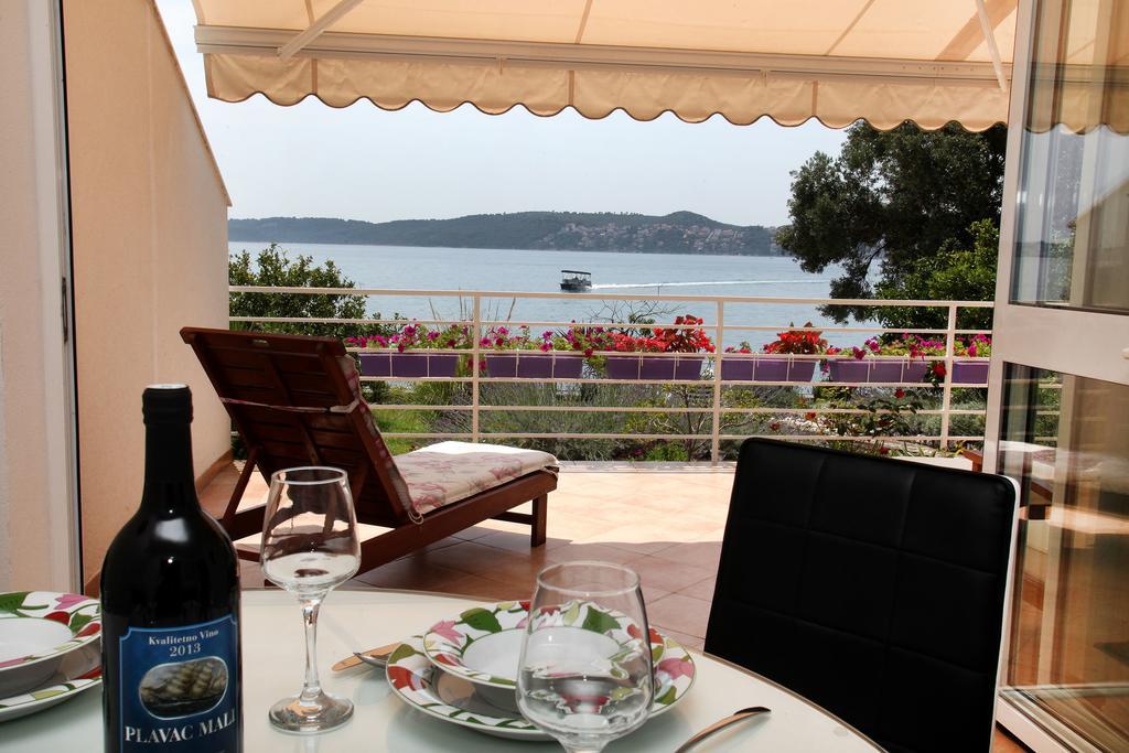 Gem Of The Sea Luxury Beach Apartment With Brand New Heating Infinity Pool Trogir Exterior foto