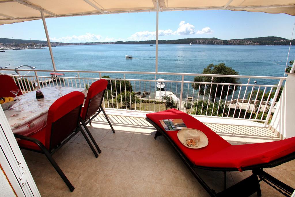 Gem Of The Sea Luxury Beach Apartment With Brand New Heating Infinity Pool Trogir Exterior foto