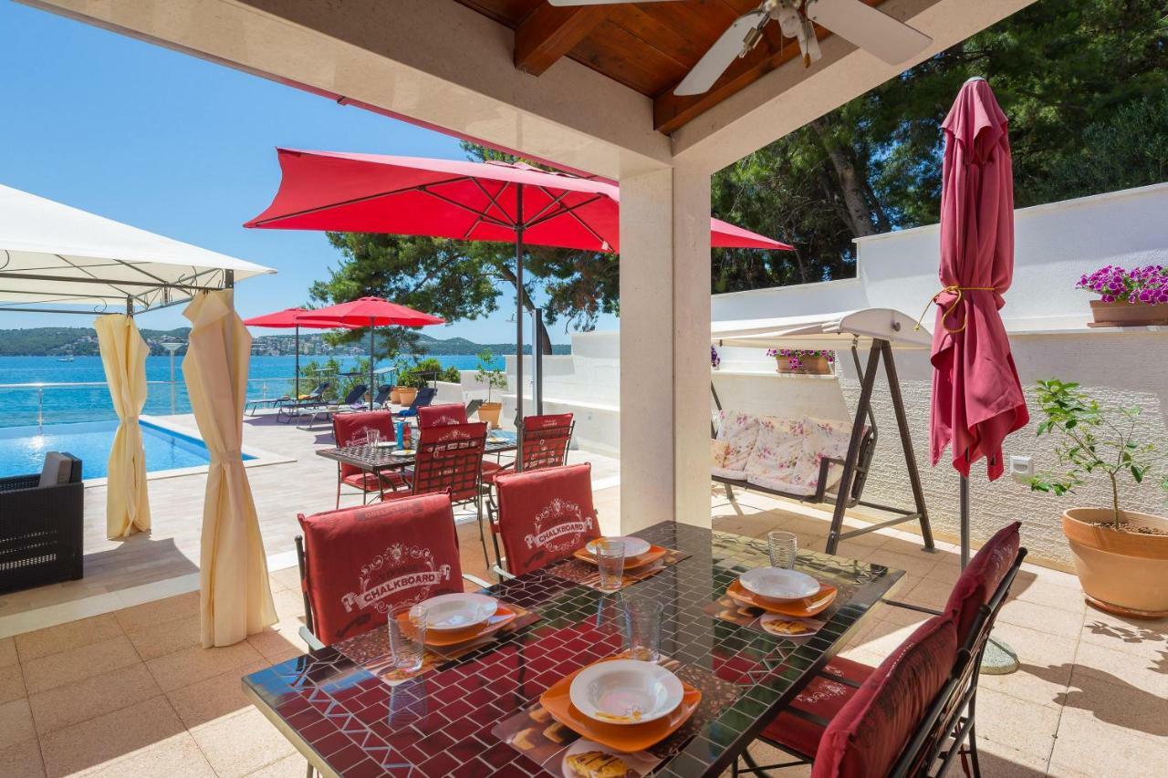 Gem Of The Sea Luxury Beach Apartment With Brand New Heating Infinity Pool Trogir Exterior foto