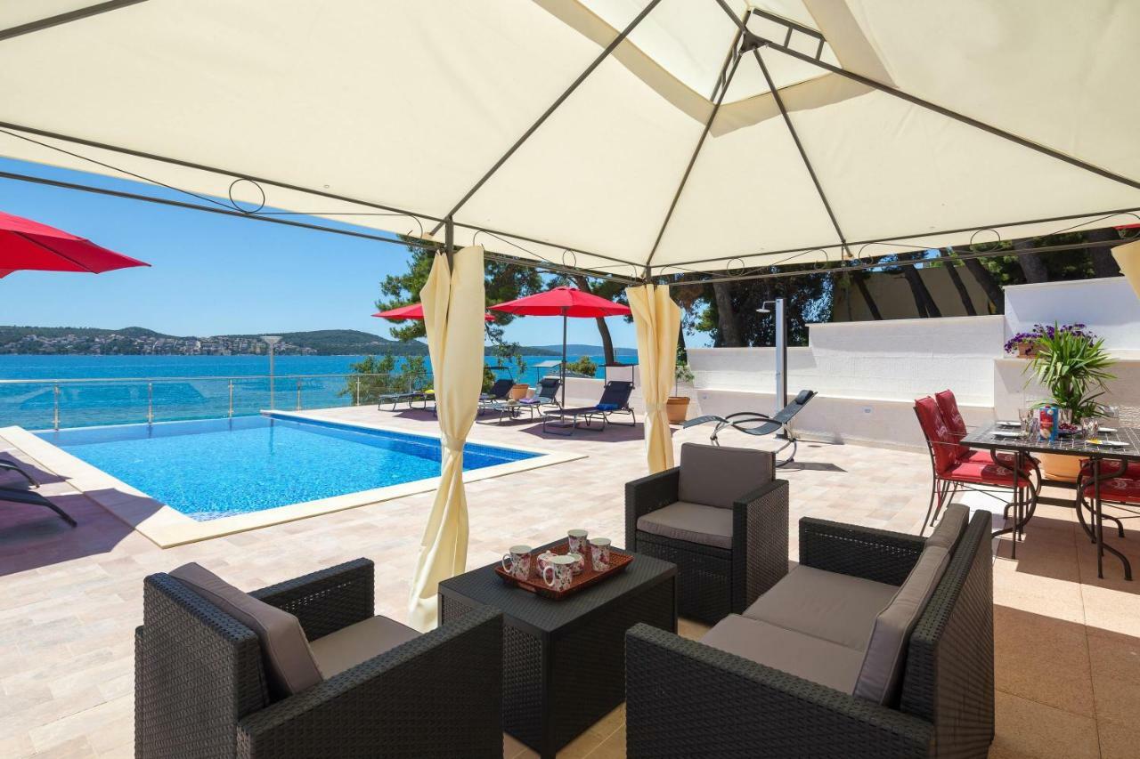 Gem Of The Sea Luxury Beach Apartment With Brand New Heating Infinity Pool Trogir Exterior foto