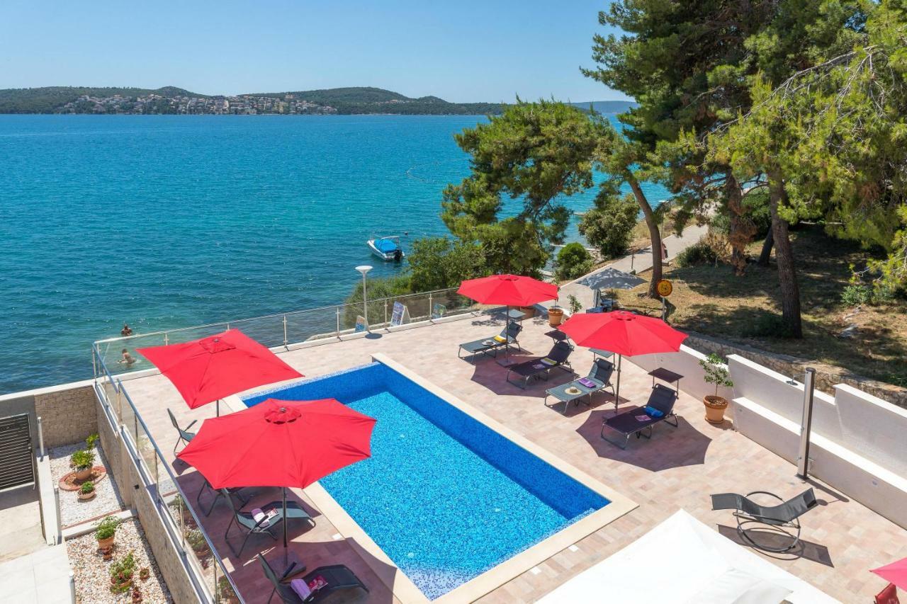Gem Of The Sea Luxury Beach Apartment With Brand New Heating Infinity Pool Trogir Exterior foto