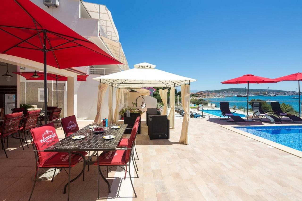 Gem Of The Sea Luxury Beach Apartment With Brand New Heating Infinity Pool Trogir Exterior foto