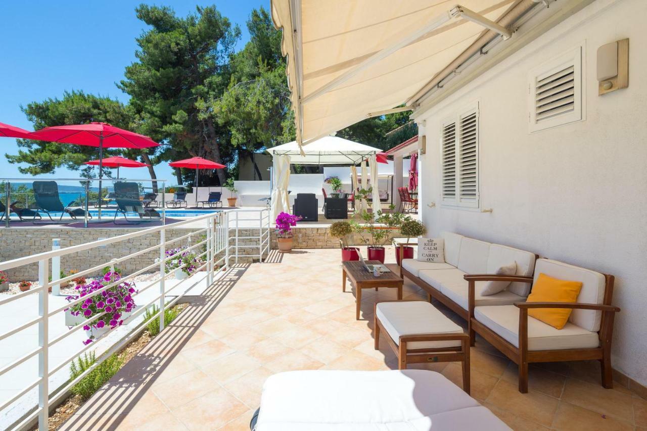 Gem Of The Sea Luxury Beach Apartment With Brand New Heating Infinity Pool Trogir Exterior foto